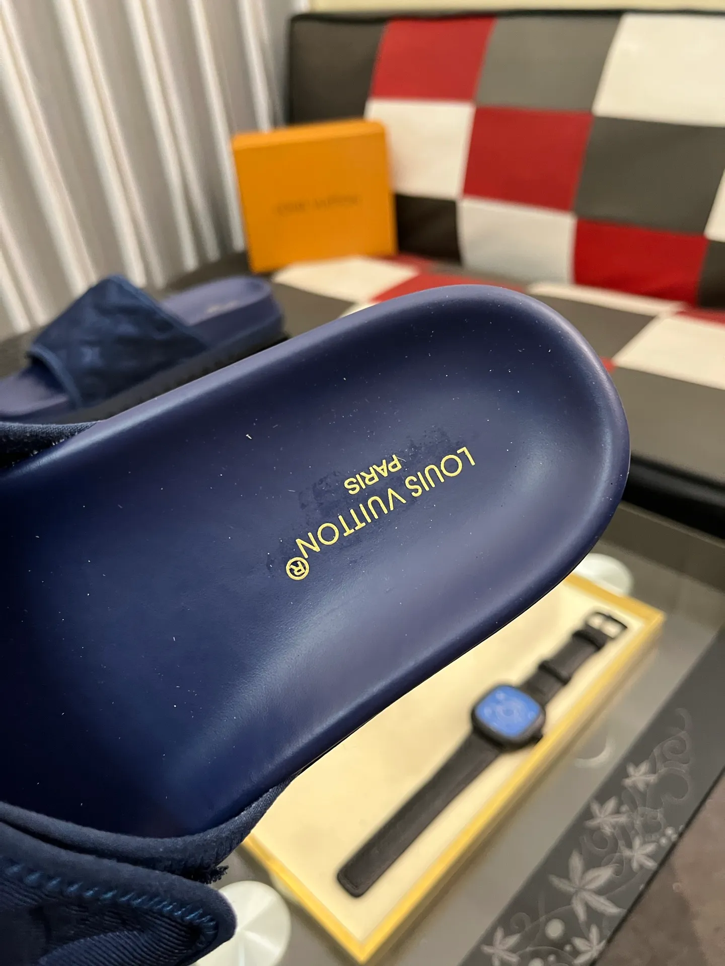Men's men's shoes💰320⌚️⌚️[Louis Vuitton LV slippers] (high-end cowhide) counter 1:1 fashion style summer must-have! The designer used LV’s iconic outsole. The original simple slippers instantly become fashionable! The upper is made of flexible special cowhide leather straps alternately, and the workmanship is exquisite! A must-have for stylish men in summer, size 38-44